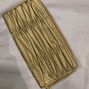 Michark Kors Leather Gold Zip Wallet
